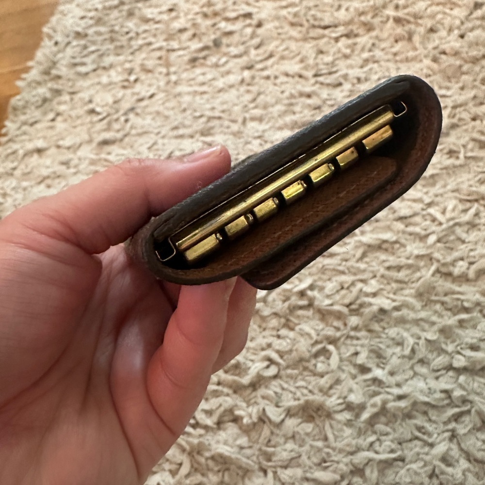 ❌SOLD❌Louis Vuitton Key Holder Monogram Accessory - Picture 6 of 10